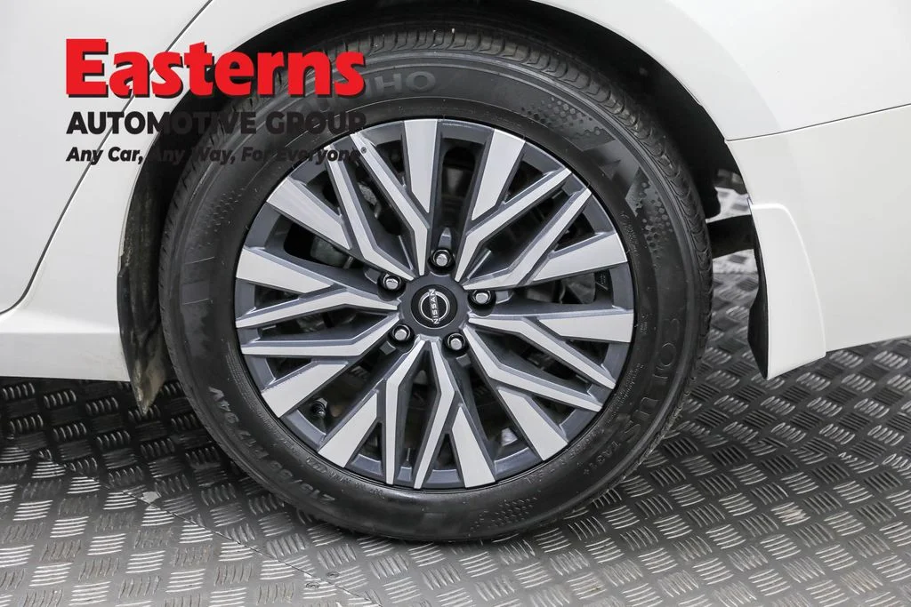 Used 2024 White Nissan 2.5 SV image 32