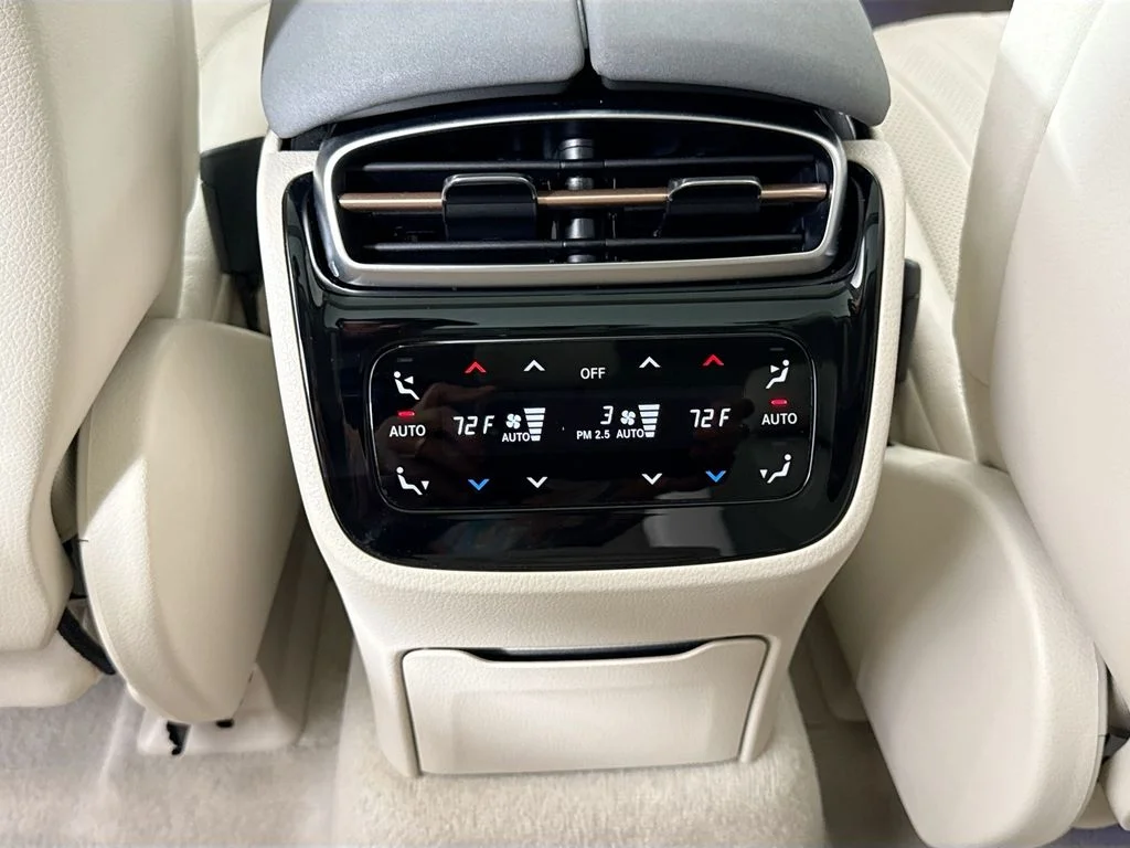 Used 2023 Green Mercedes-Benz 450 image 25