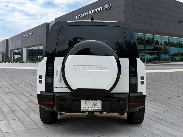 New 2026 Fuji White Land Rover X-Dynamic SE image 4