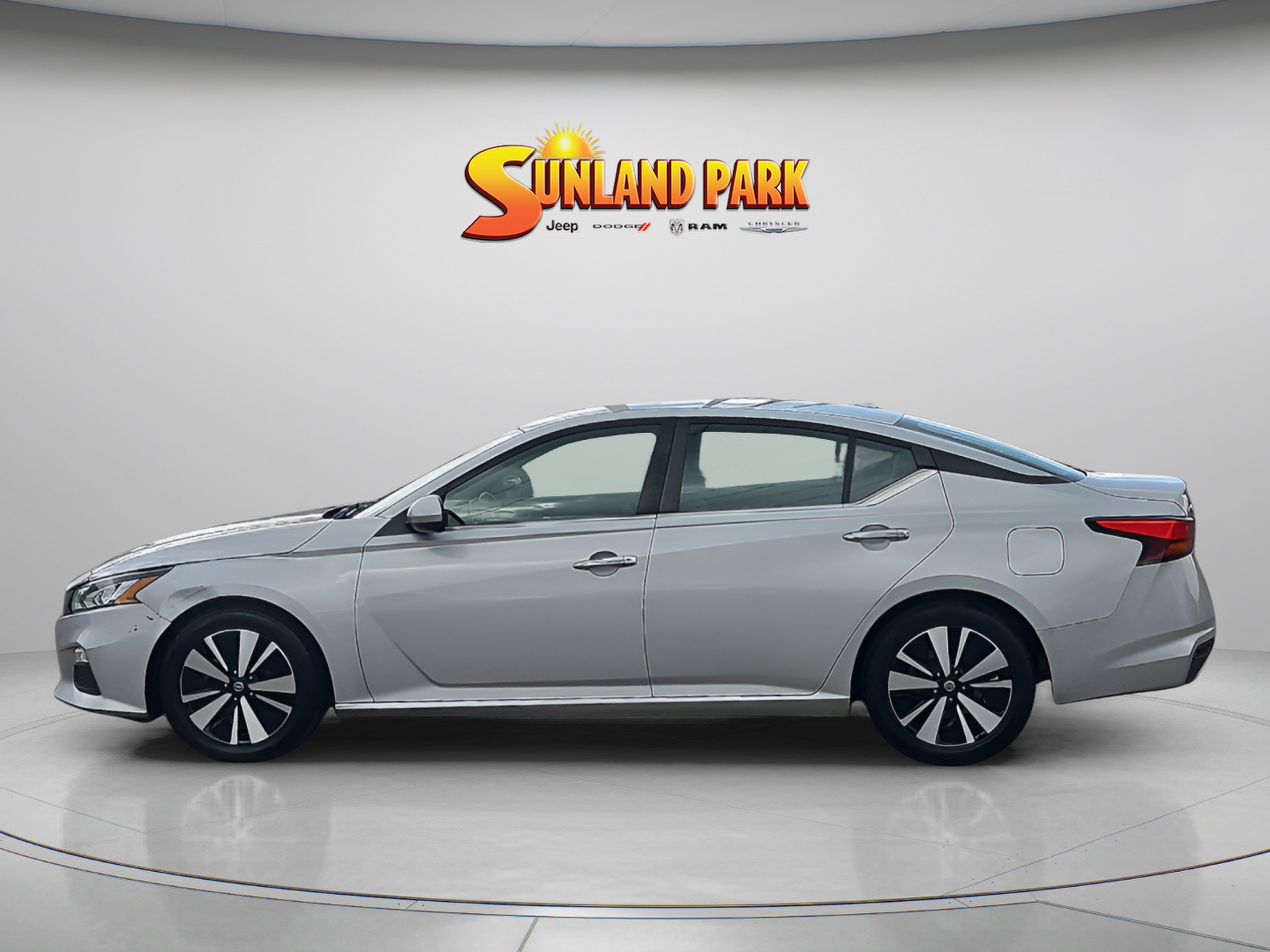 Used 2021 Brilliant Silver Metallic Nissan 2.5 SV image 3