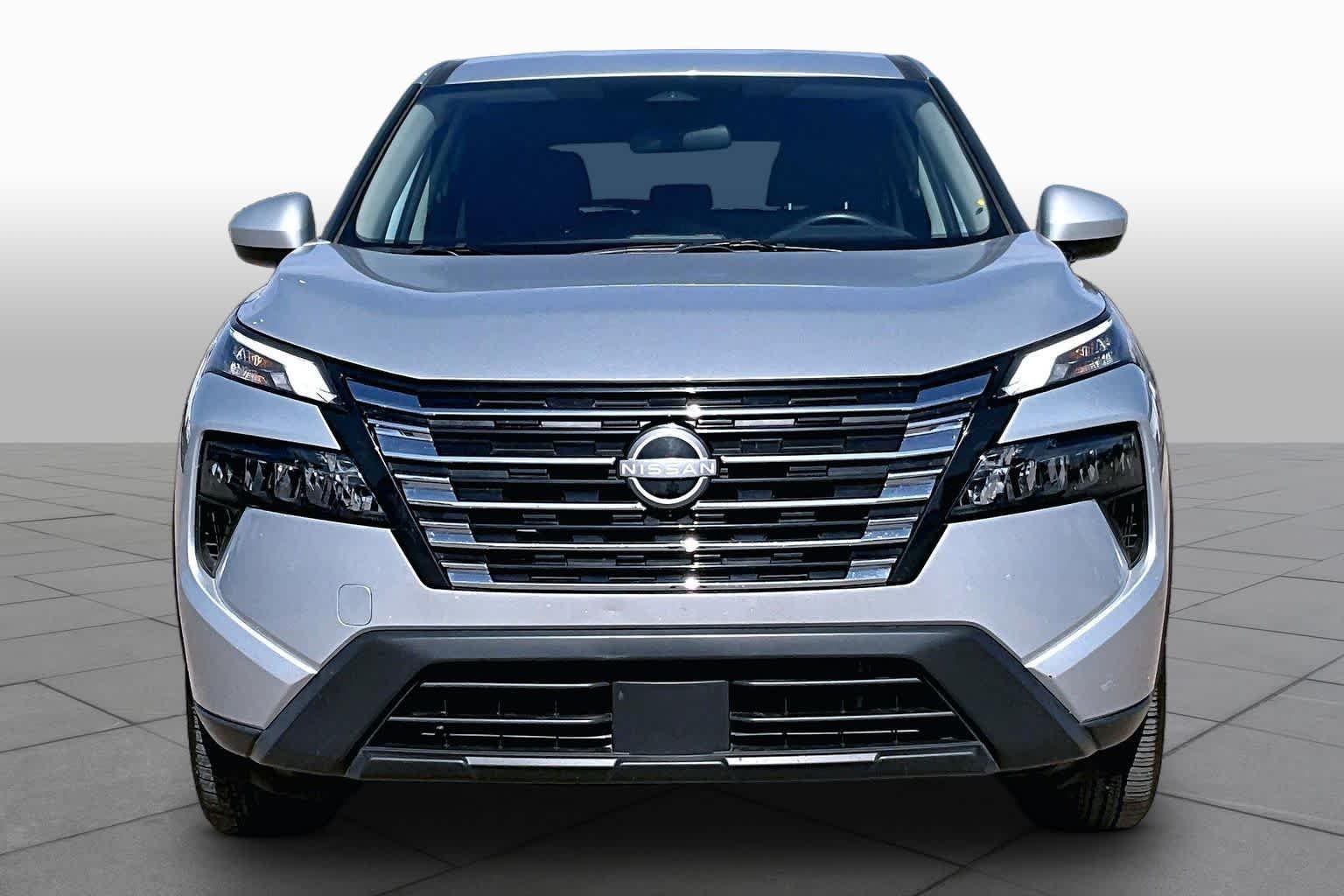 Used 2025 Brilliant Silver Metallic Nissan SV image 4