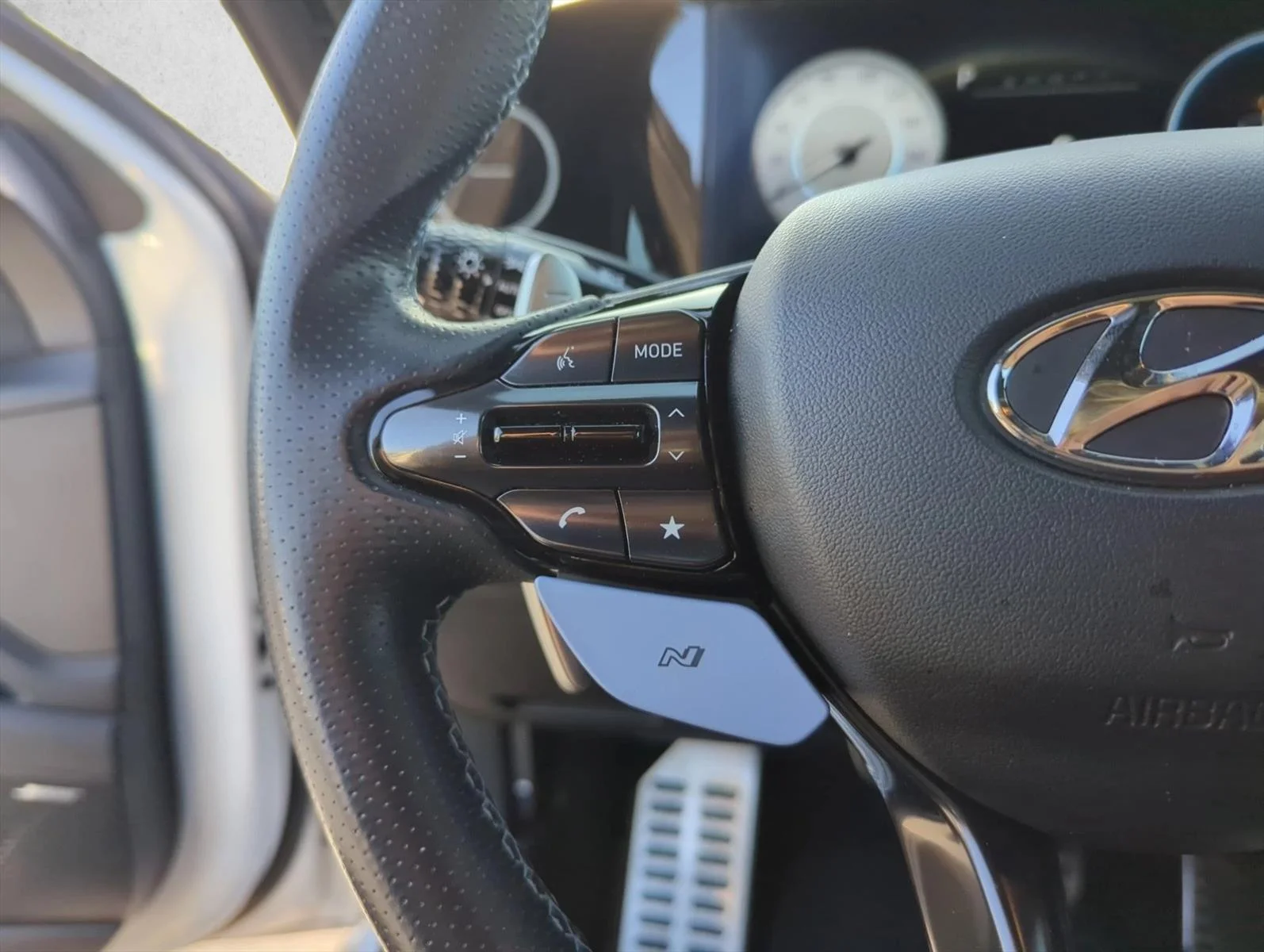 Used 2023 Ceramic White Hyundai  image 15