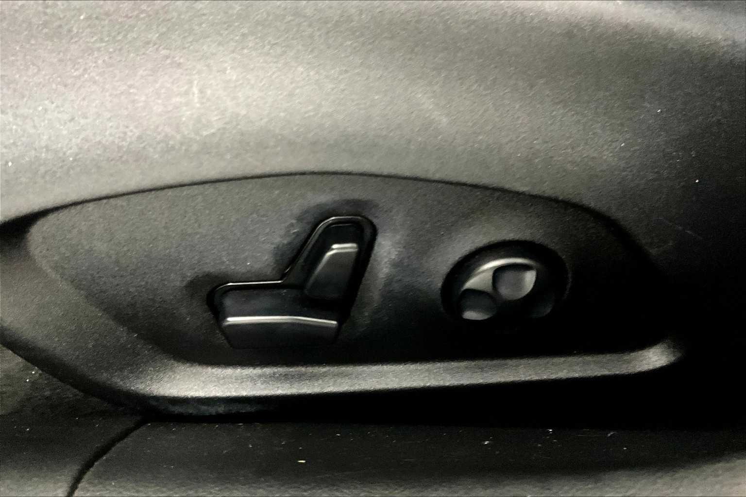 Used 2018 Olive Green Pearlcoat Jeep Latitude image 33