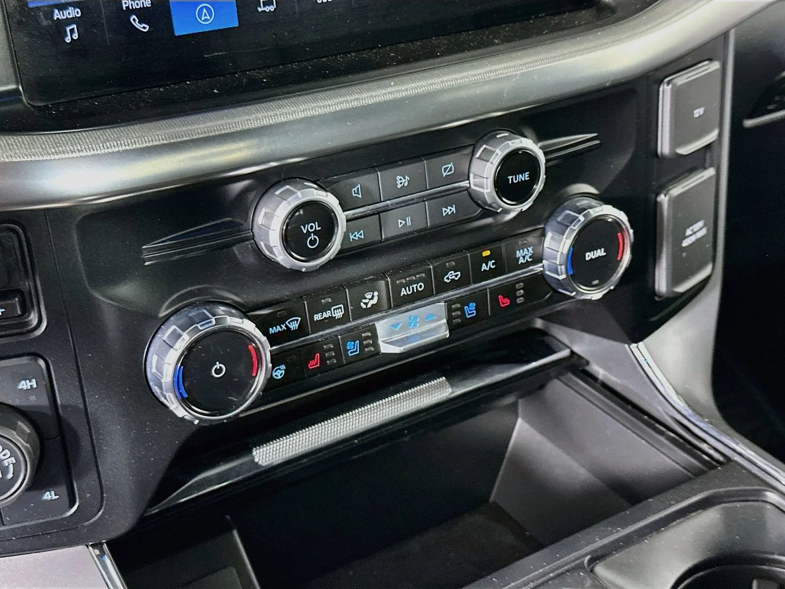 Used 2024 White Ford LARIAT image 17