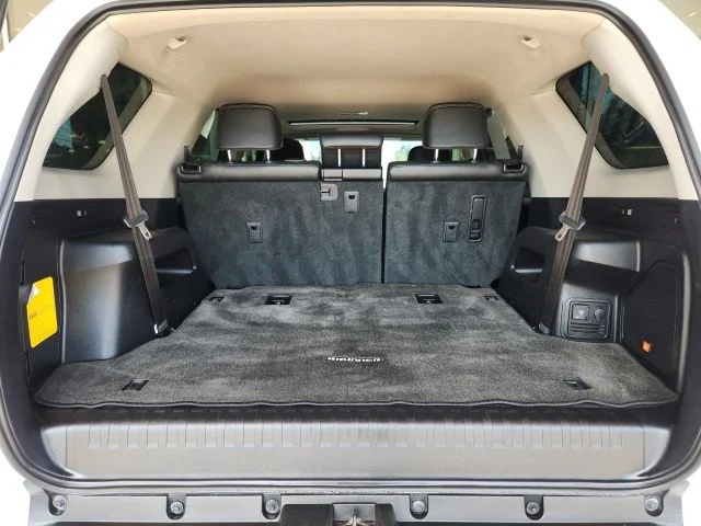Certified Used 2016  Toyota Limited image 23