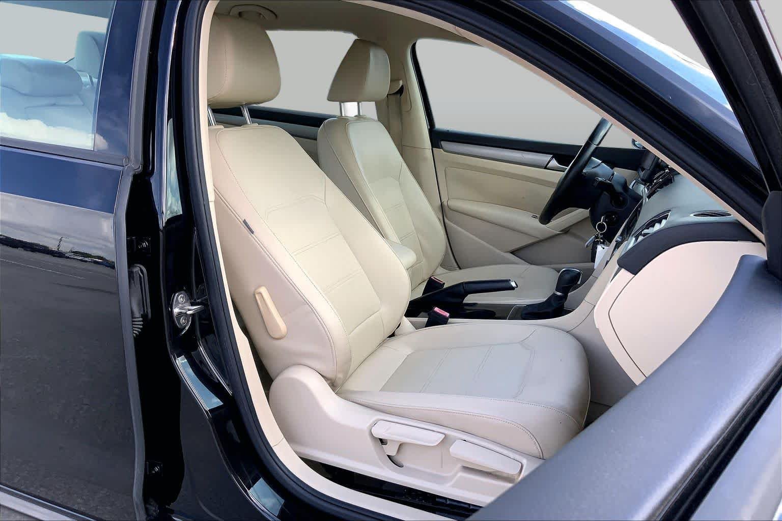 Used 2015 Candy White Volkswagen 1.8T S image 9