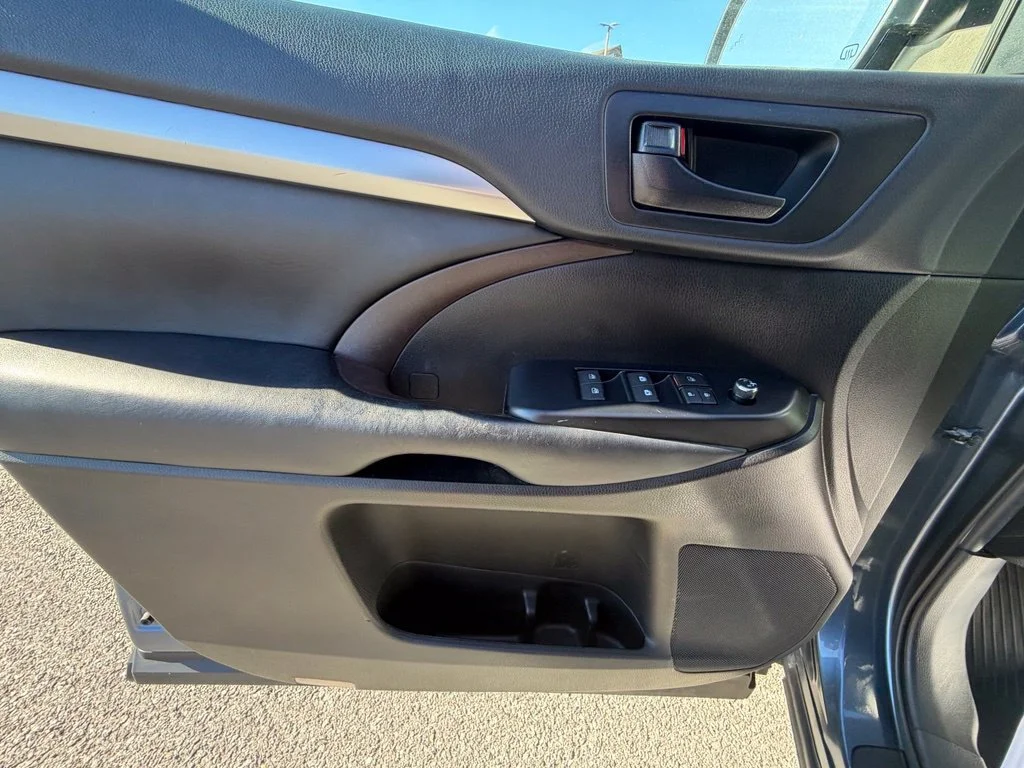 Used 2019 Blue Toyota LE Plus image 14