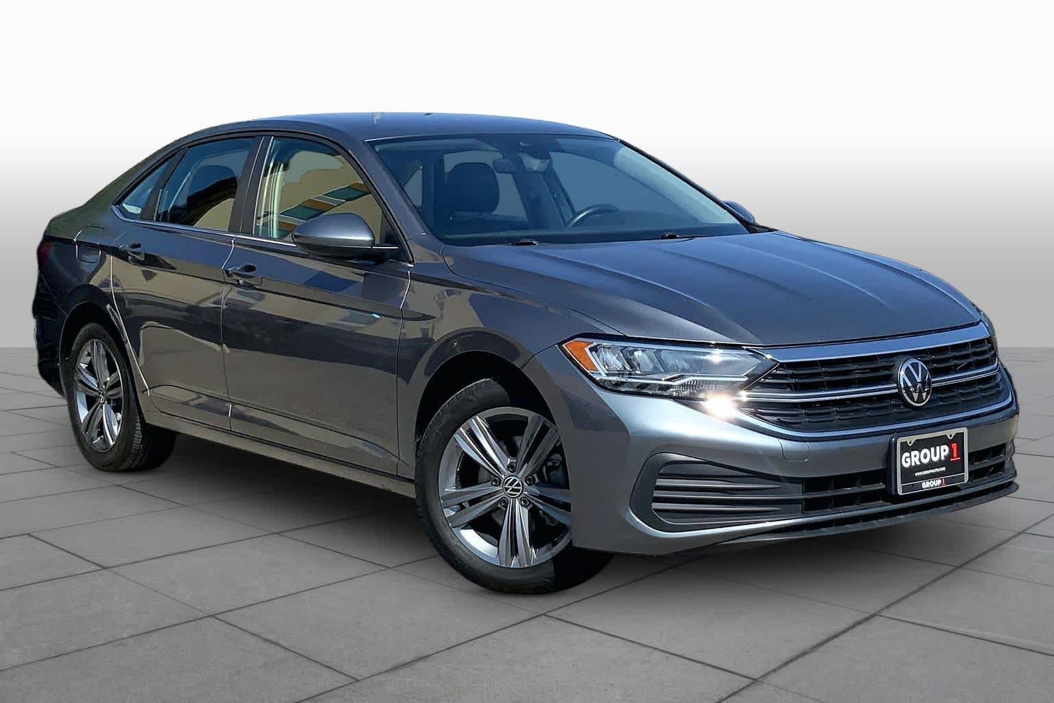 Used 2024 Platinum Gray Metallic Volkswagen SE image 3