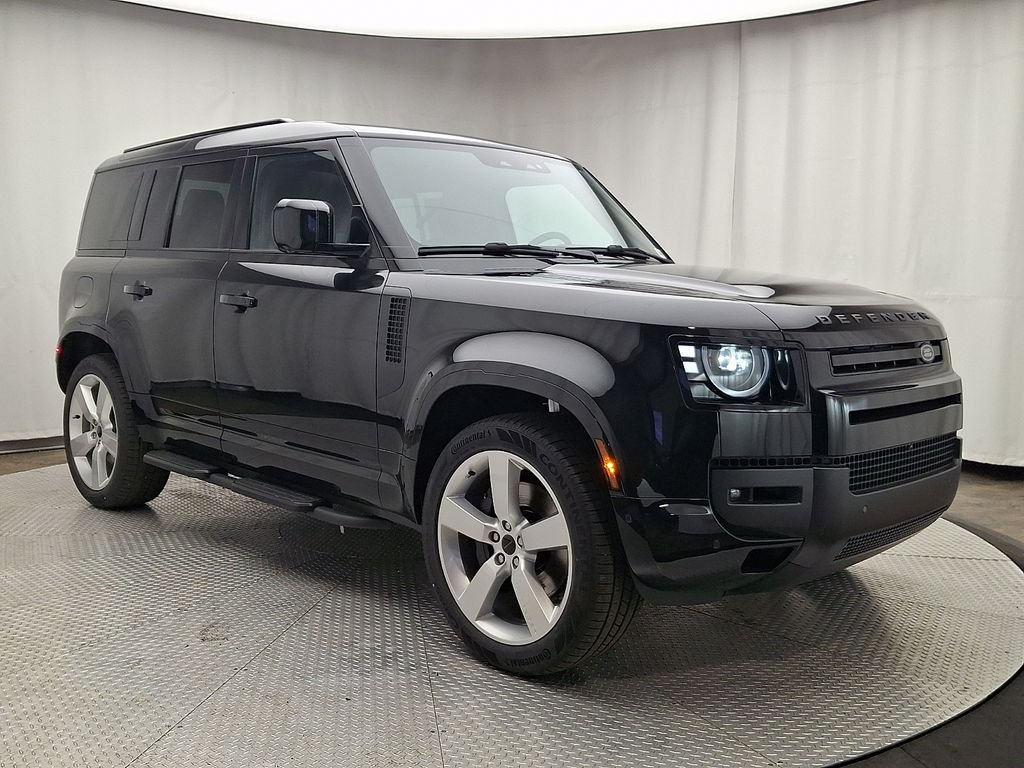 New 2026 Santorini Black Land Rover X-Dynamic SE image 2
