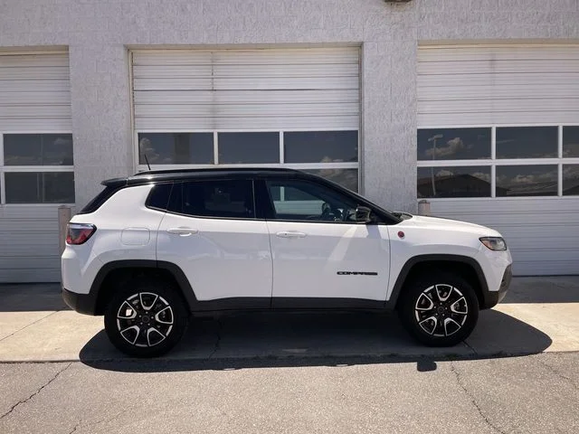 2025 Jeep Compass Trailhawk