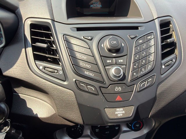 Used 2014 Ingot Silver Metallic Ford SE image 15