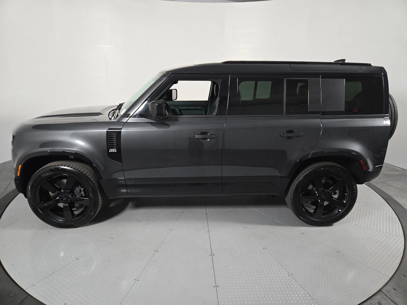 New 2026 Carpathian Grey Land Rover X-Dynamic SE image 34
