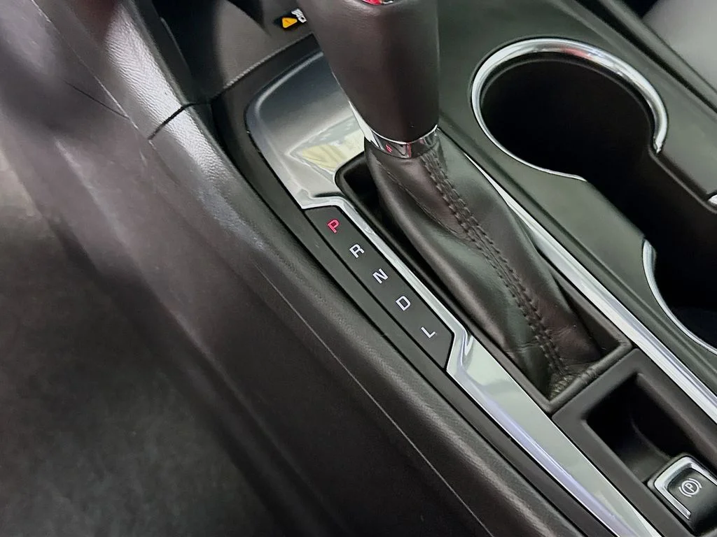 Used 2018 Iridescent Pearl Tricoat Chevrolet Premier image 16