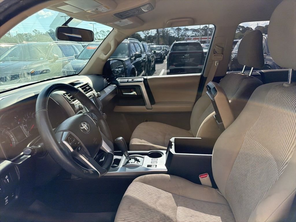Used 2016 White Toyota SR5 image 9