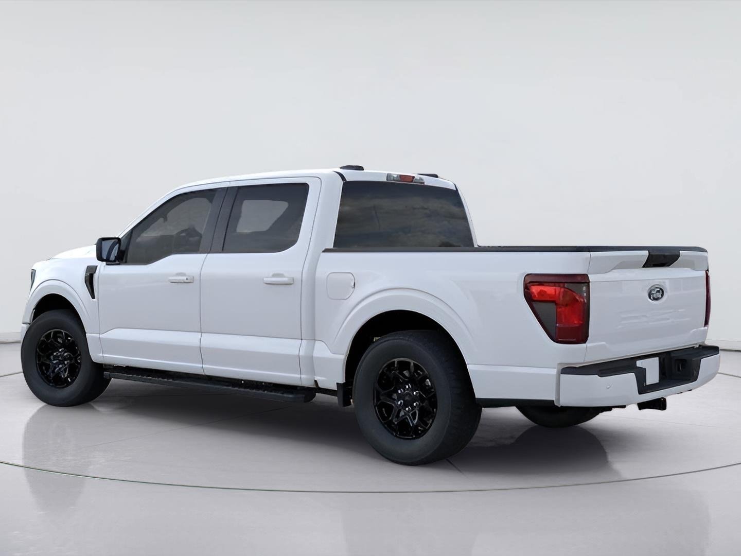 New 2026 Oxford White Ford XLT image 4