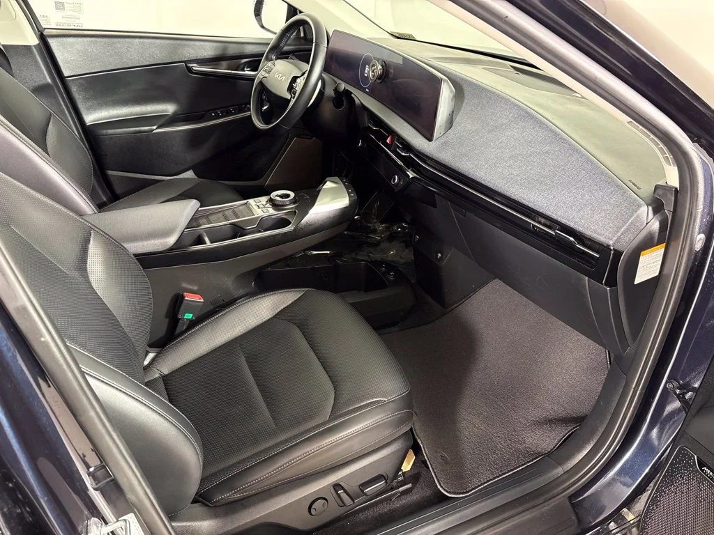 Used 2023 Blue Kia Wind image 17