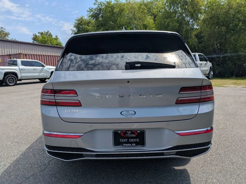 Used 2025 Silver Genesis 2.5T image 5