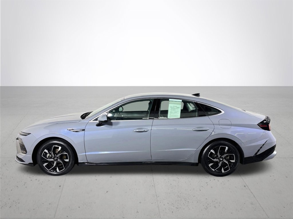 Used 2025 Blue Hyundai SEL image 9