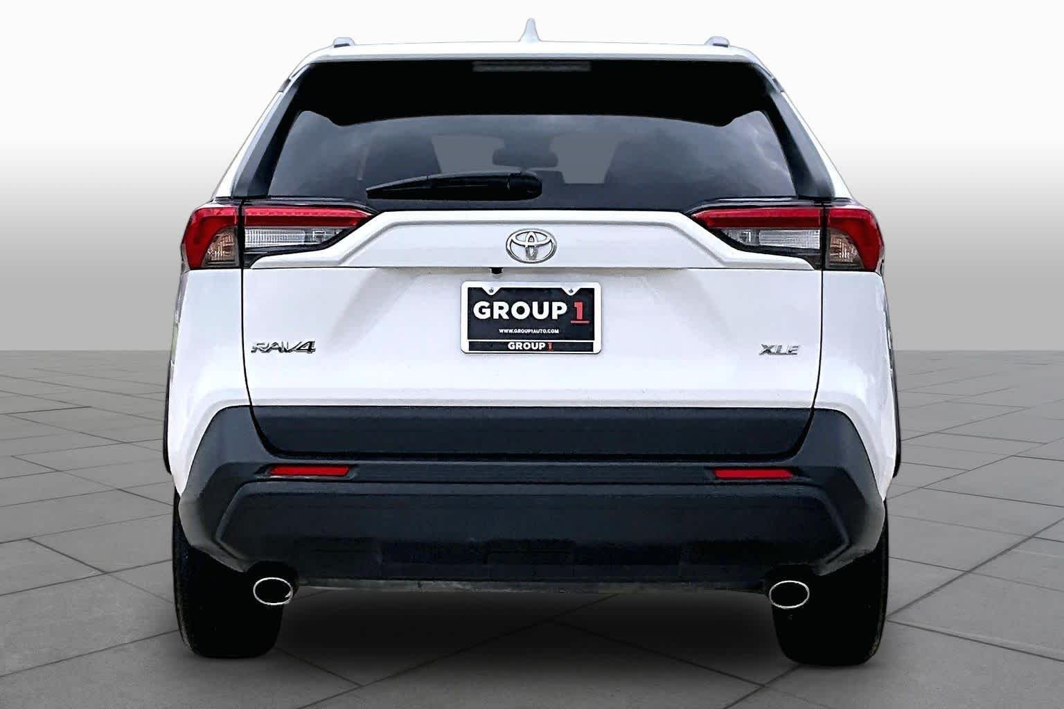 Used 2025 Ice Cap Toyota XLE image 5