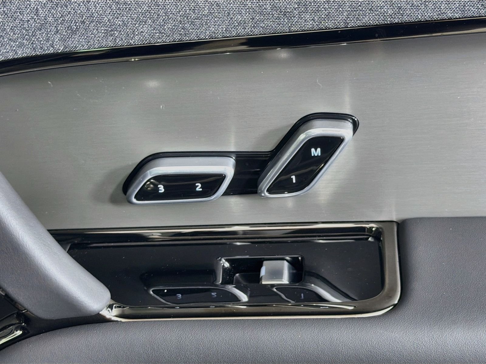 New 2026 Carpathian Grey Land Rover Dynamic SE image 35