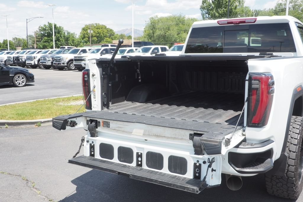 Used 2024 White GMC AT4 image 19