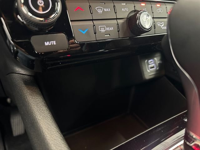 New 2026 Bright White Clear-Coat Exterior Paint Jeep Trailhawk image 30