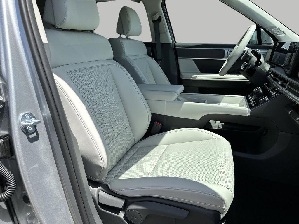 New 2026 Shimmering Silver Pearl Hyundai SEL FWD image 27