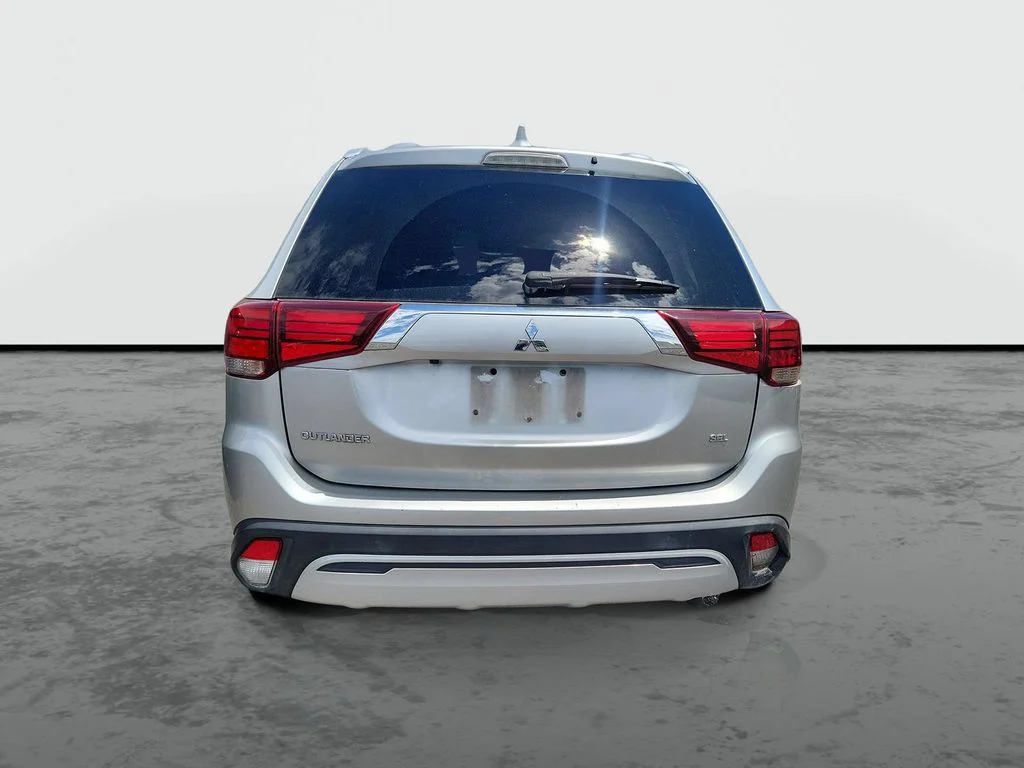 Used 2020 Silver Mitsubishi  image 3