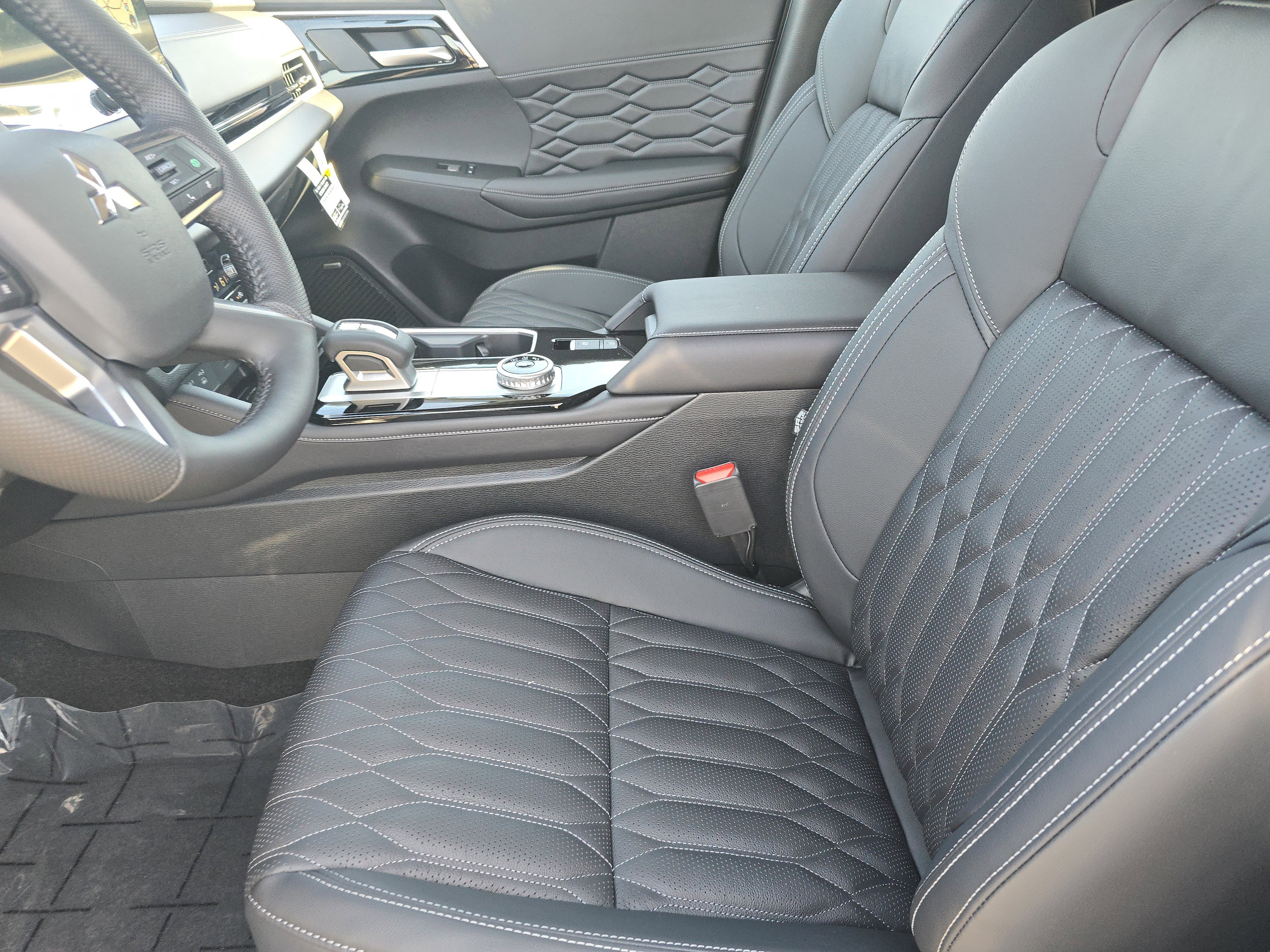 New 2026 Moonstone Gray Metallic Mitsubishi SEL image 9