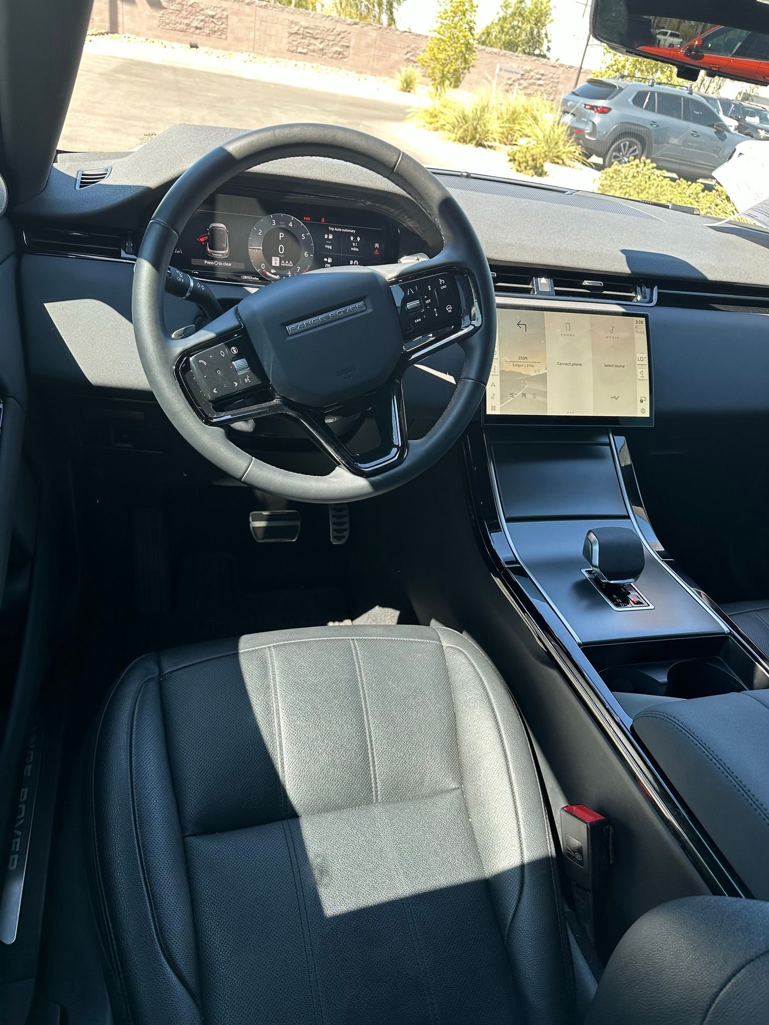 Used 2024 Fuji White Land Rover Dynamic image 16