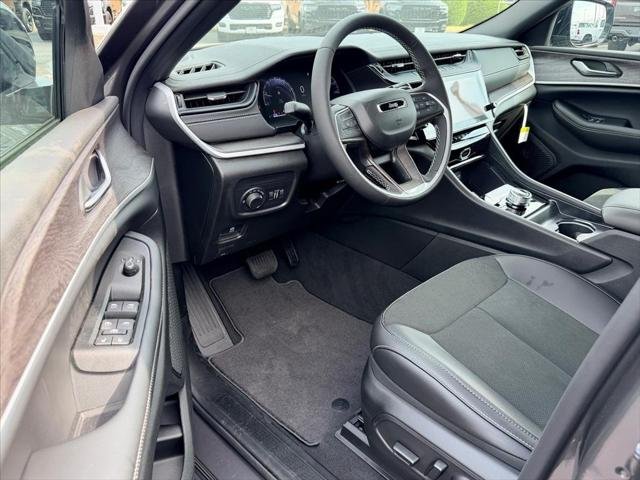 New 2026 Baltic Gray Metallic Clear-Coat Exterior Paint Jeep Laredo image 5