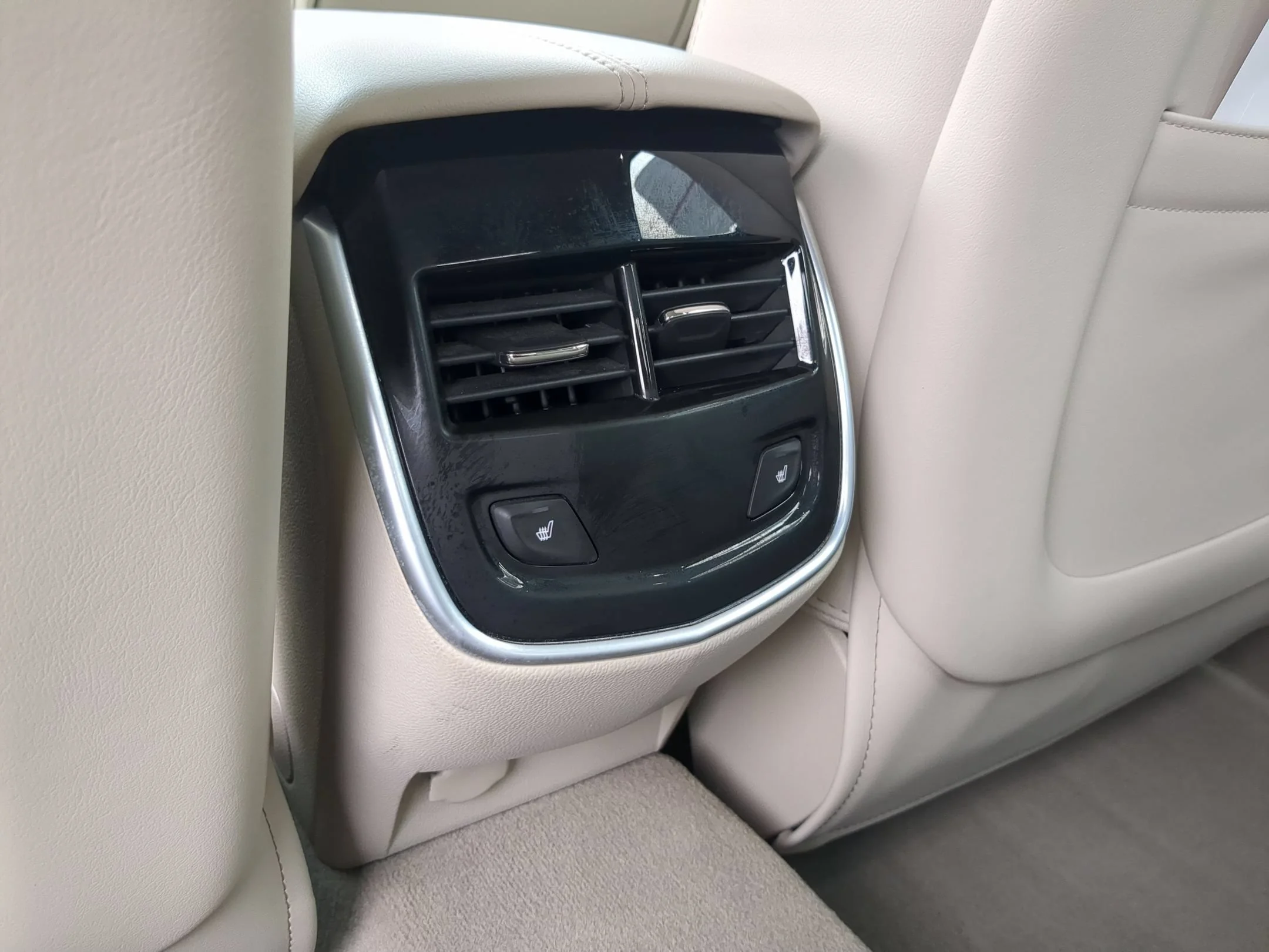 Used 2016 Crystal White Tricoat Cadillac Luxury Collection image 19