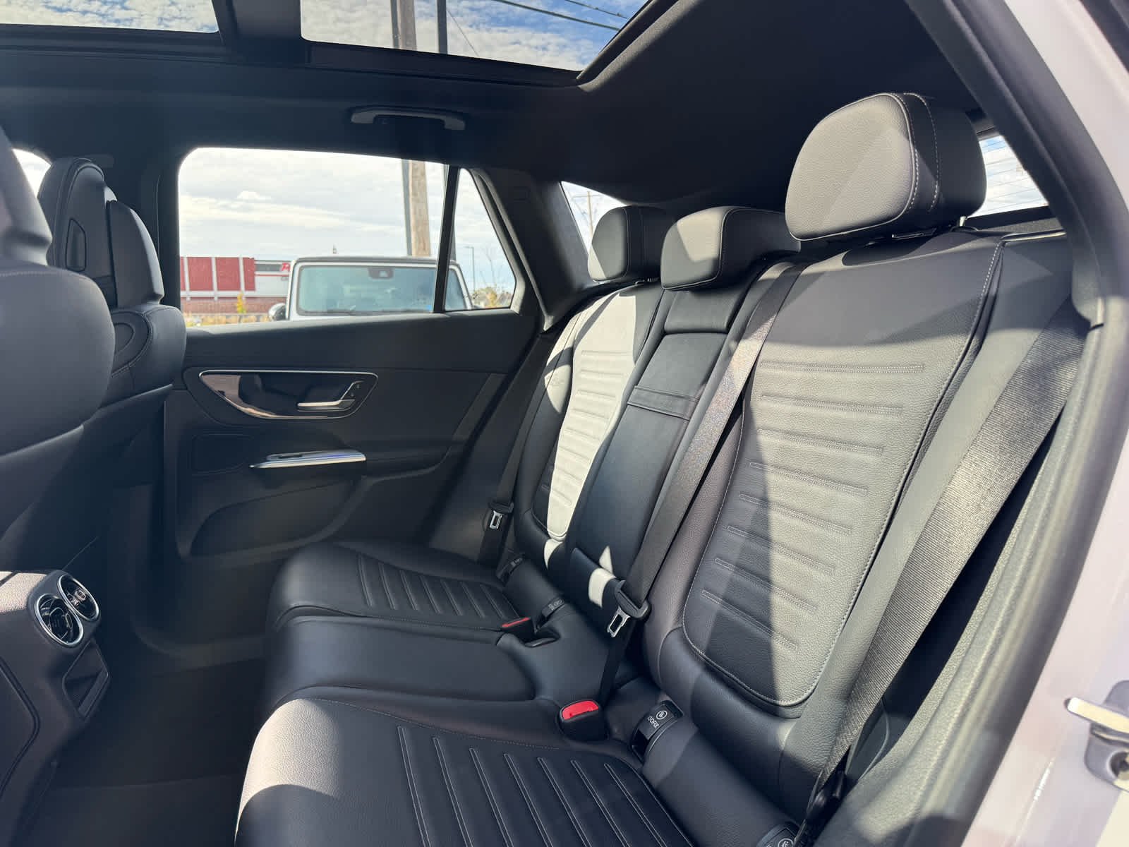 2025 Mercedes-Benz GLC AMG GLC43 - Photo 32