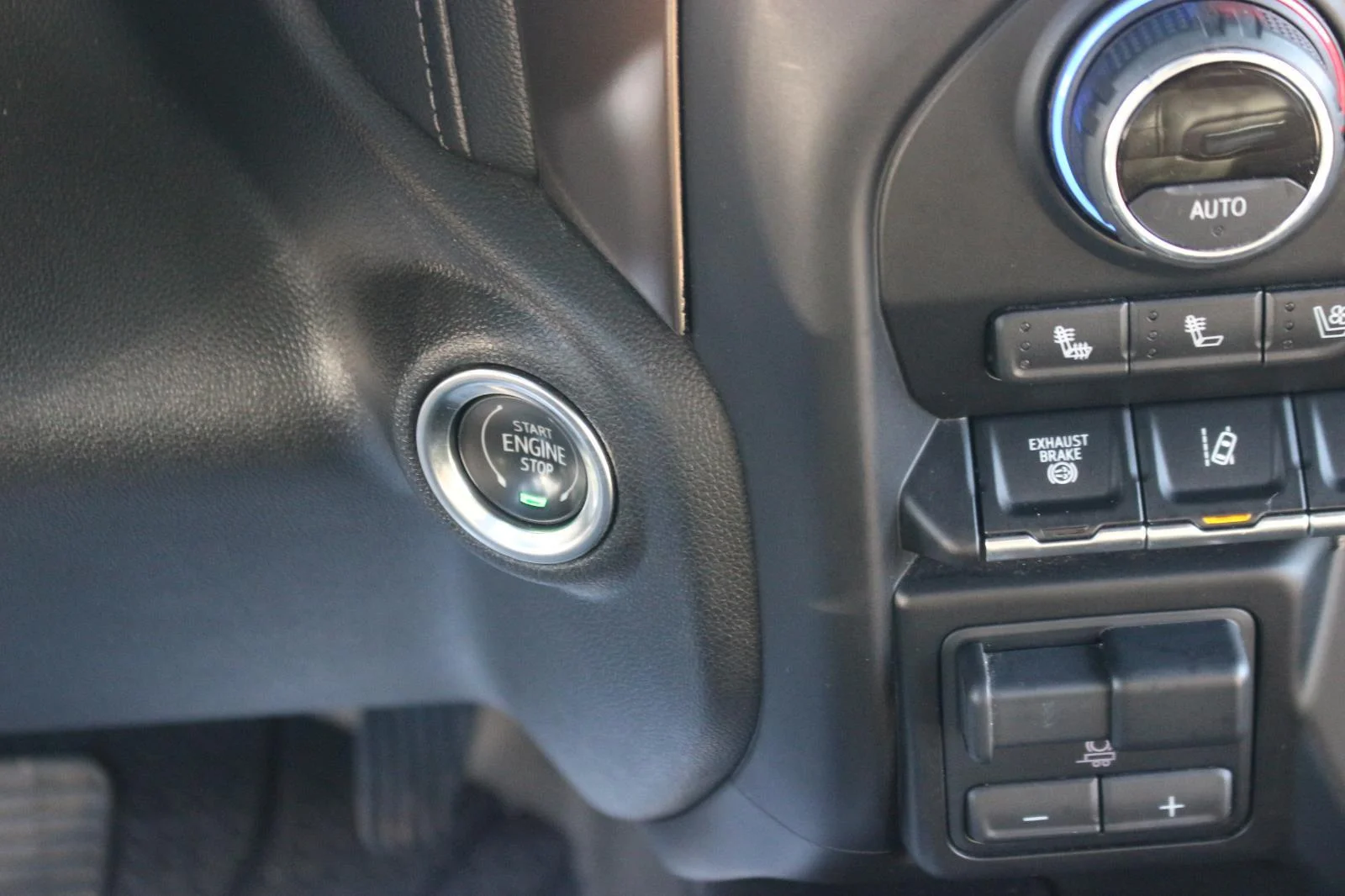 Used 2021 IRIDESCENT PEARL TRICOAT Chevrolet High Country image 23