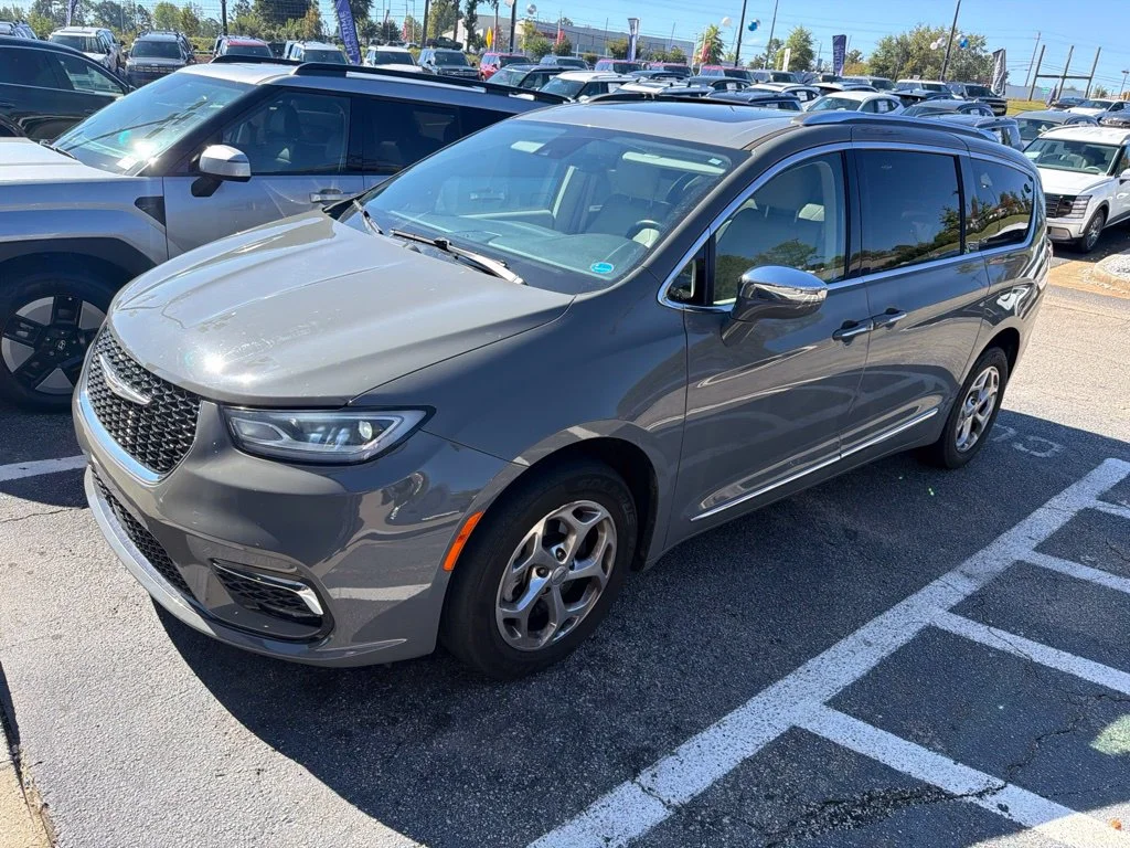 Used 2021 White Chrysler Limited image 2