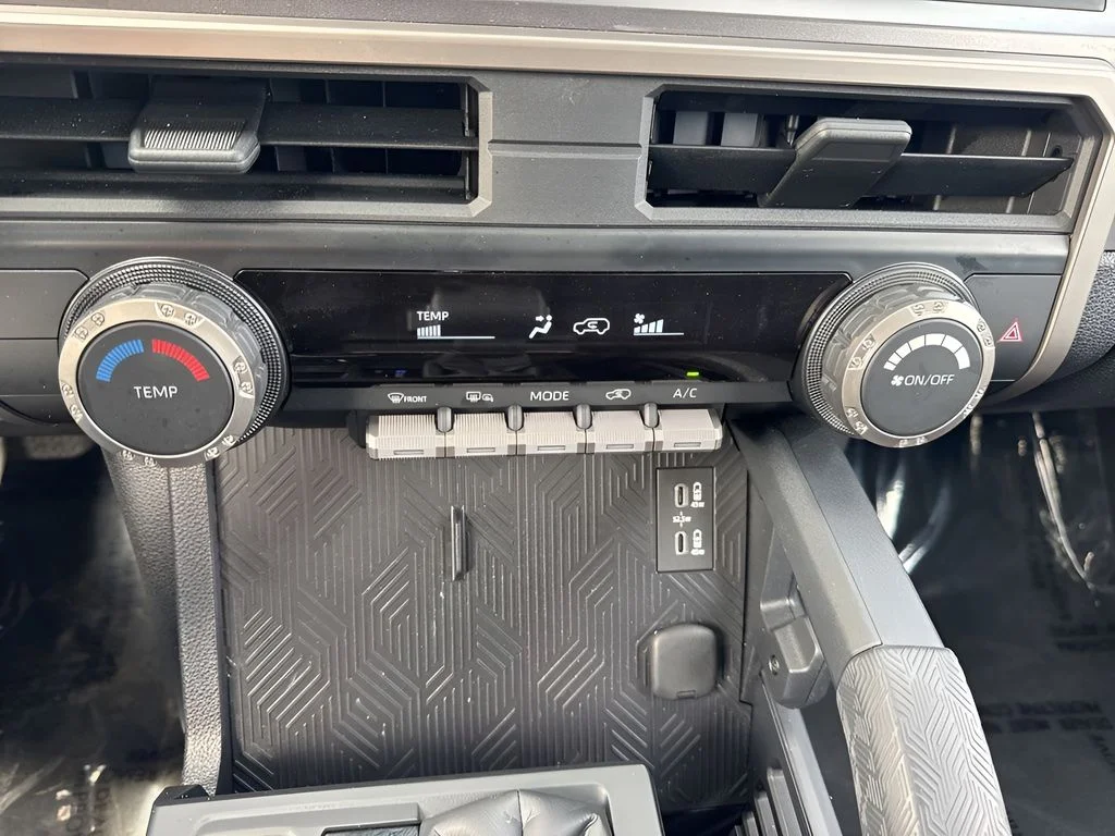 Used 2025  Toyota SR5 image 21