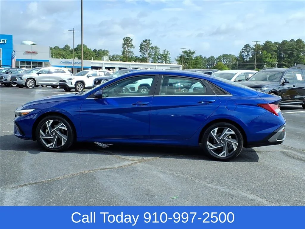 Used 2025 Blue Hyundai SEL Convenience image 15