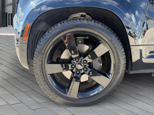 Used 2025 Black Land Rover X-Dynamic SE image 9