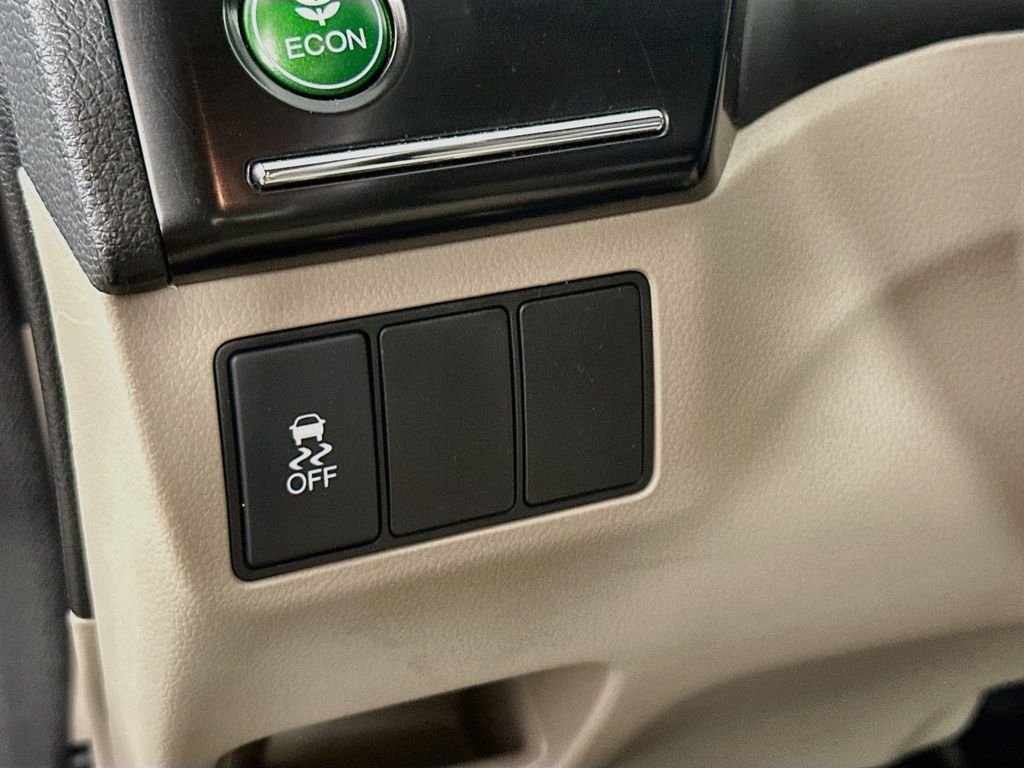 Used 2013  Honda LX image 11