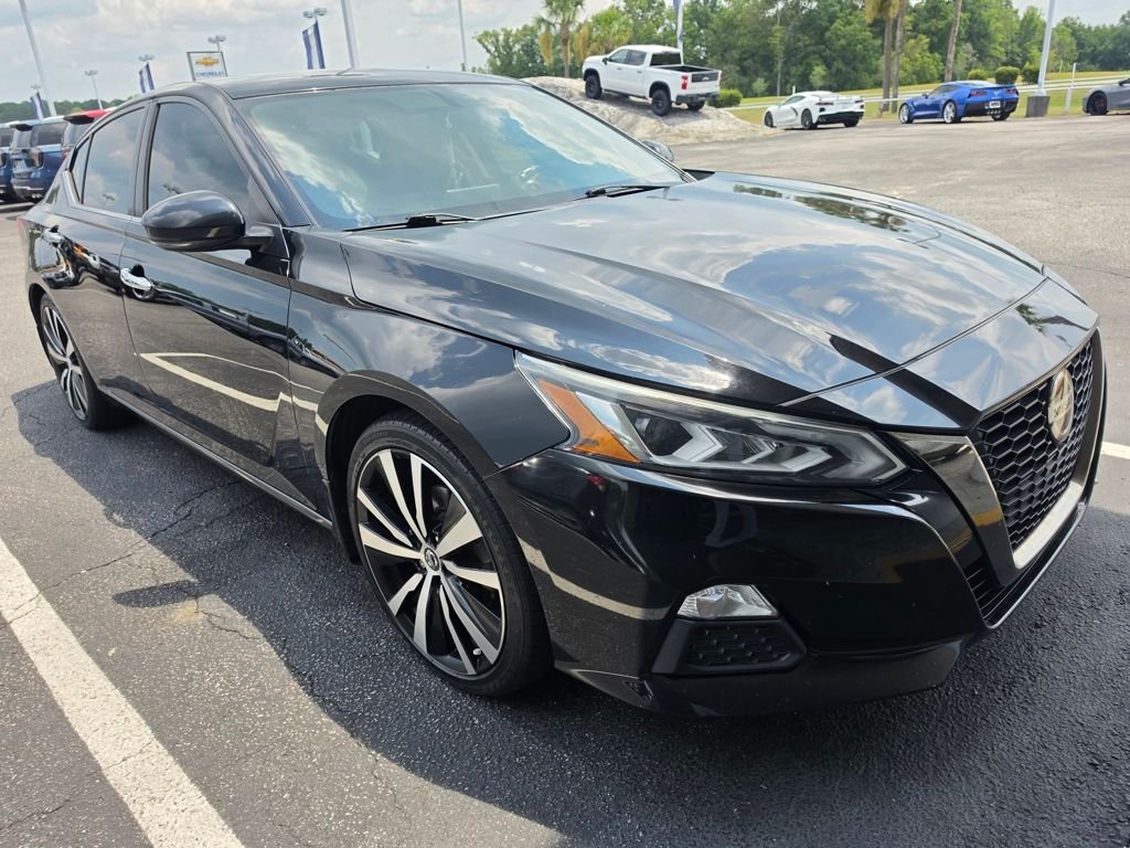 Used 2019 Black Nissan 2.5 SR image 1