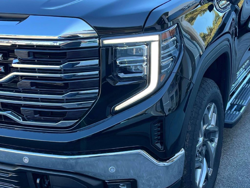 2026 GMC Sierra 1500 SLT - Photo 9