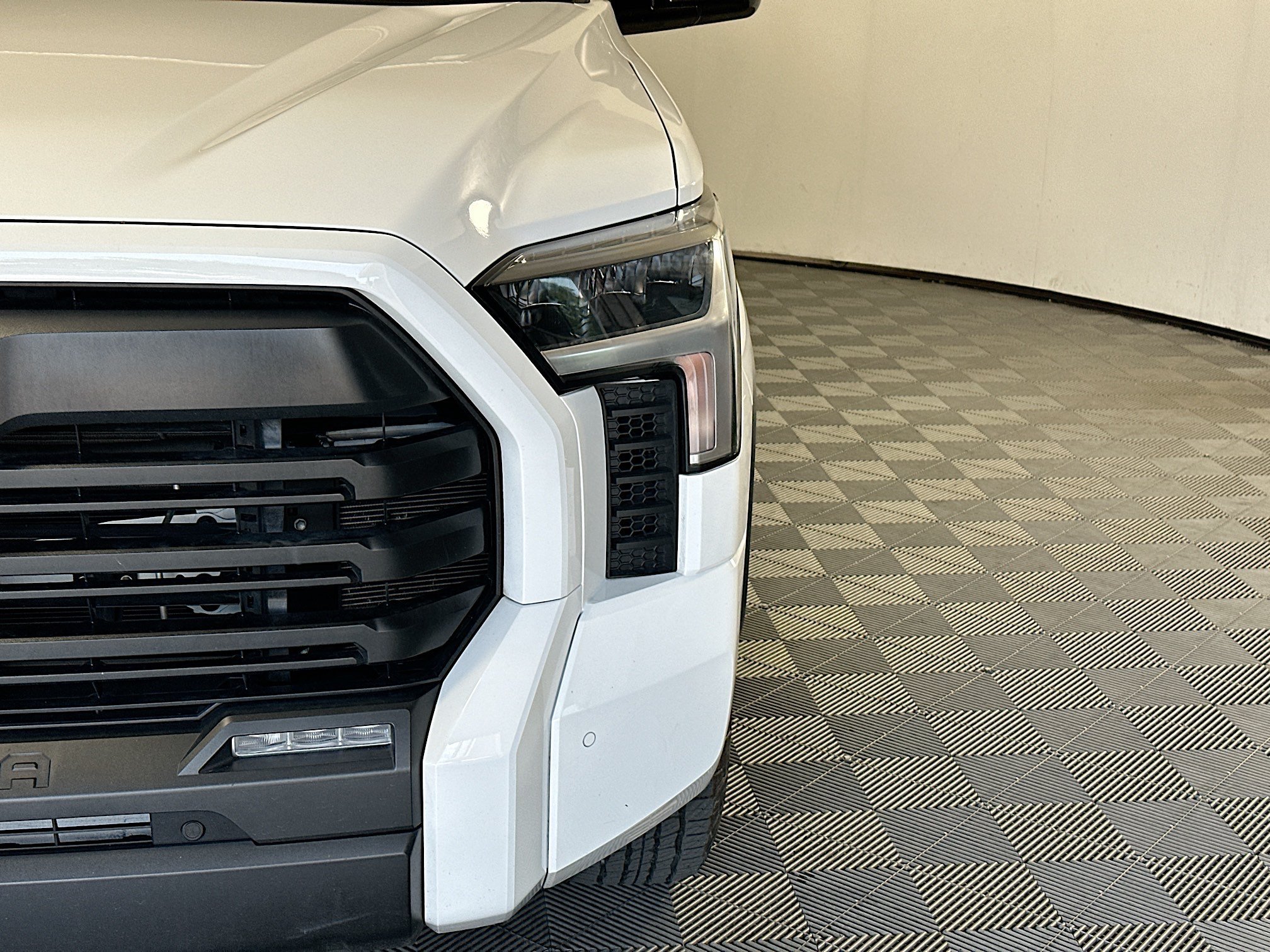 Used 2025 Ice Toyota SR5 image 9