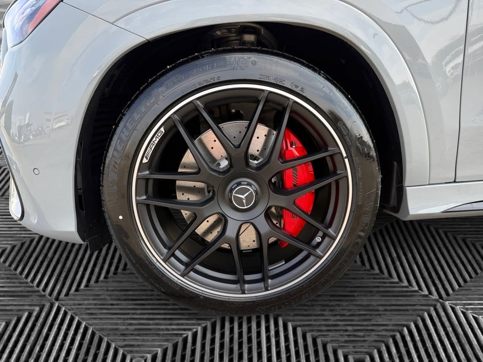 New 2026 MANUFAKTUR Alpine Grey Mercedes-Benz AMG® GLE 63 S image 9