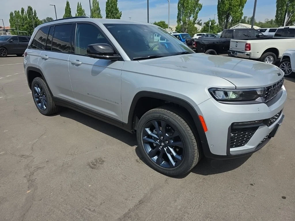 New 2026 Silver Zynith Exterior Paint Jeep  image 7