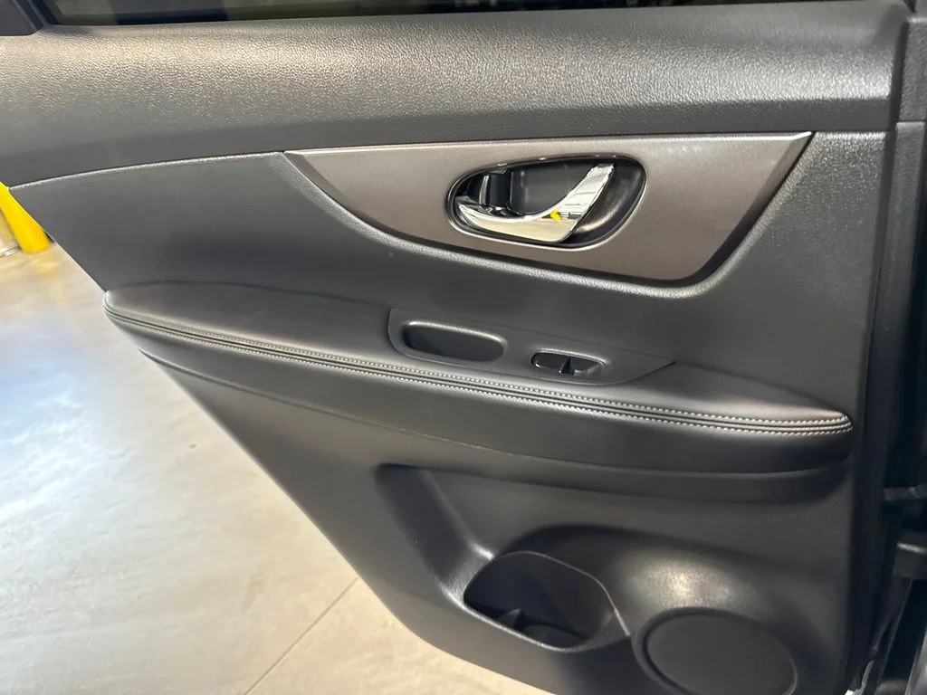 Used 2016 Gray Nissan SV image 11