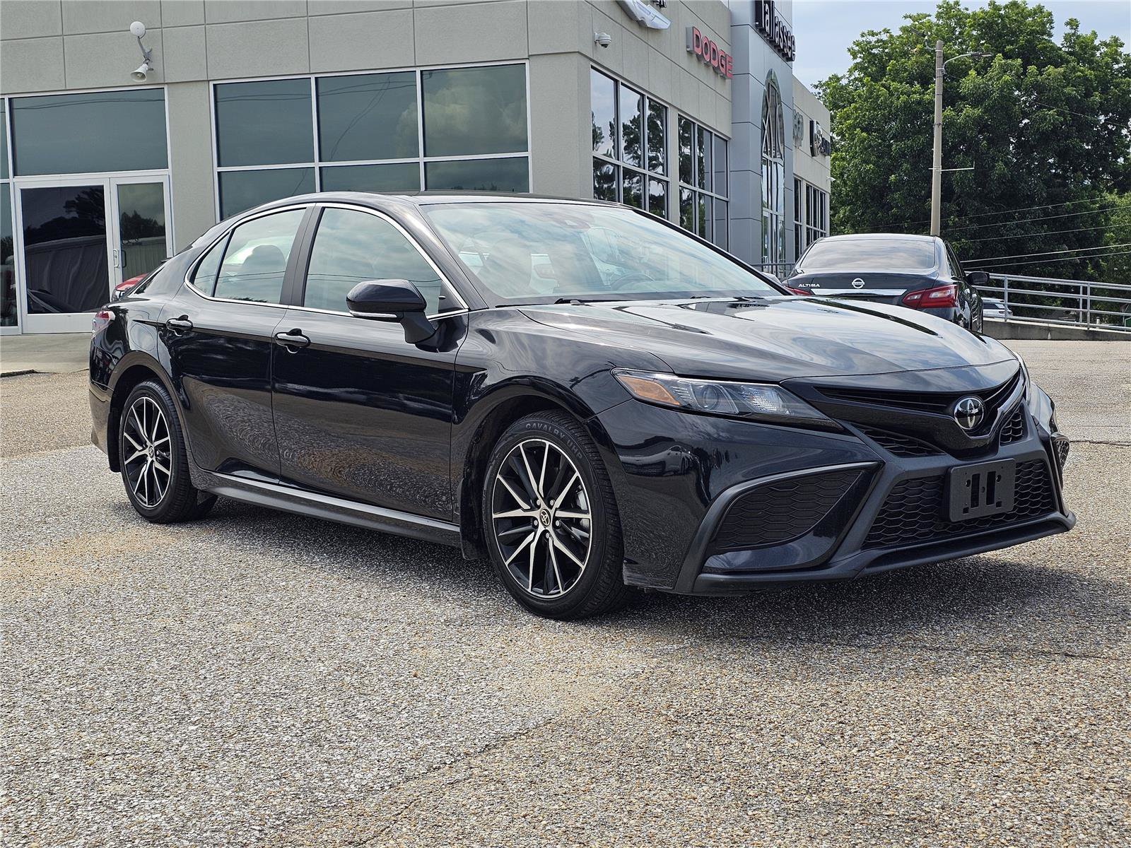 Used 2024 Midnight Black Metallic Toyota SE image 5