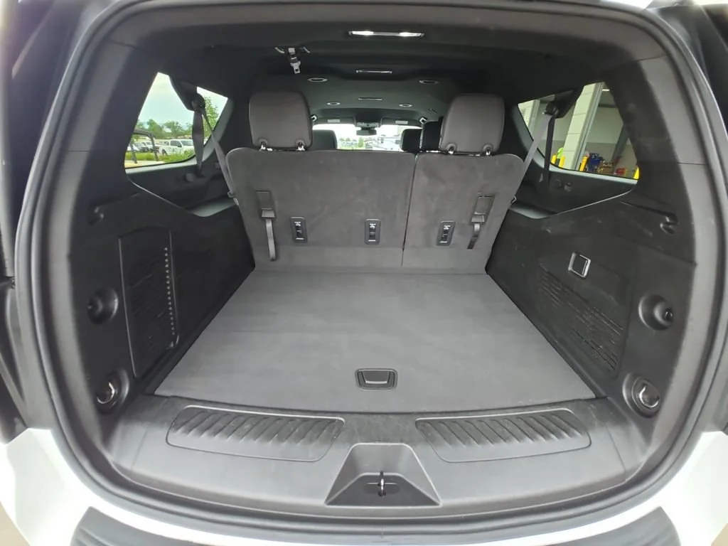 Used 2024 Summit White Chevrolet LT image 13