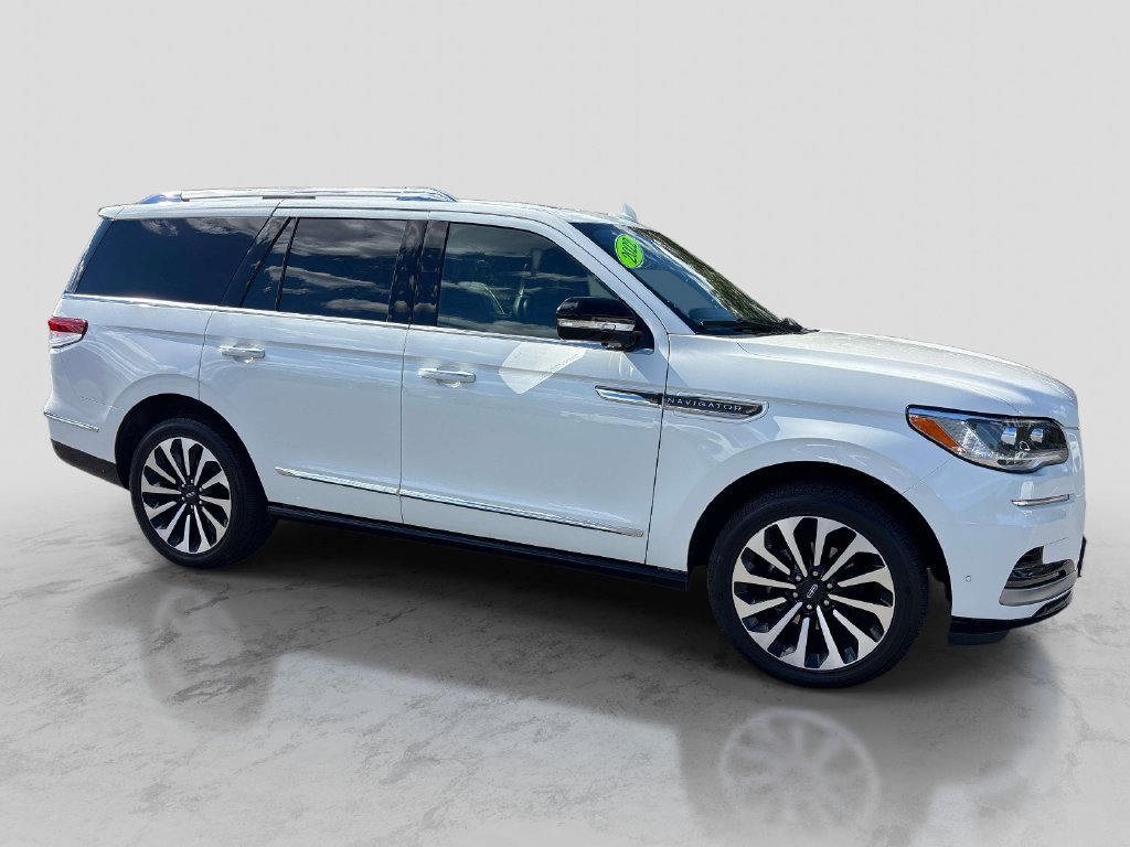 Used 2022 White Lincoln Reserve image 6