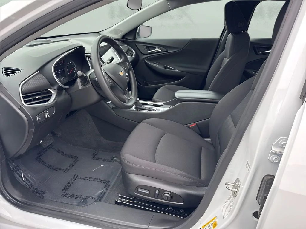 Used 2024 White Chevrolet LT image 9