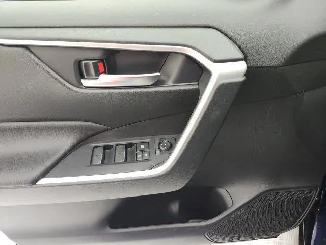 Used 2025  Toyota XLE Premium image 16